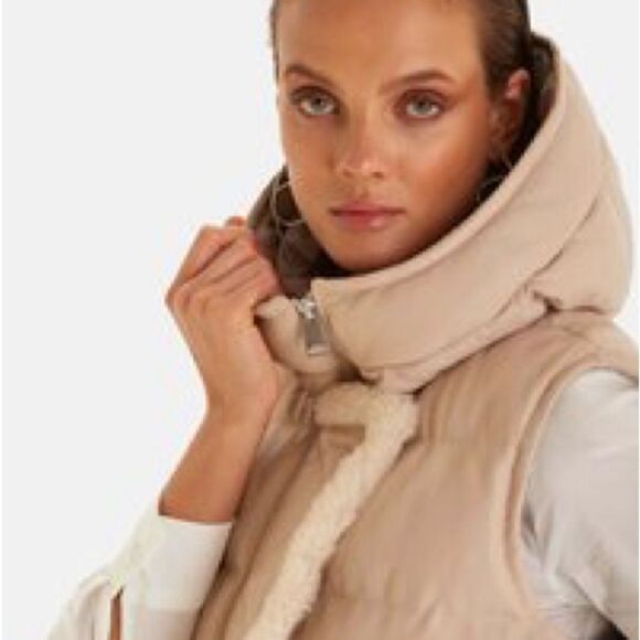 Leather 100% Beige Sleeveless Chic Women’s Furniq Hooded Vest NWT Medium Pocket - Picture 7 of 8